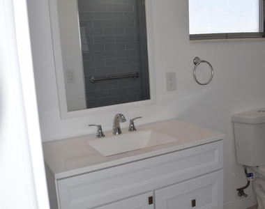 2747 E Dudley Dr Drive E - Photo Thumbnail 21
