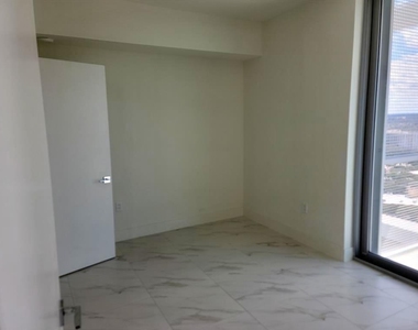 2000 Metropica Way - Photo Thumbnail 16