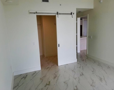 2000 Metropica Way - Photo Thumbnail 20