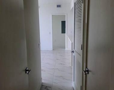 2000 Metropica Way - Photo Thumbnail 19