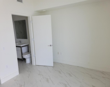 2000 Metropica Way - Photo Thumbnail 17