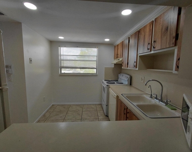 6850 Royal Palm Boulevard - Photo Thumbnail 13