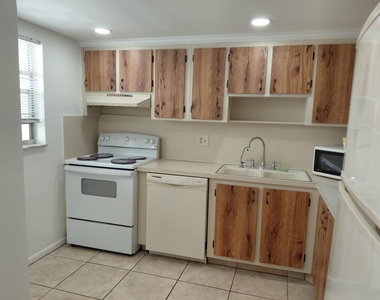 6850 Royal Palm Boulevard - Photo Thumbnail 4