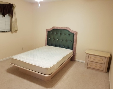 3300 Spanish Moss Terrace - Photo Thumbnail 6