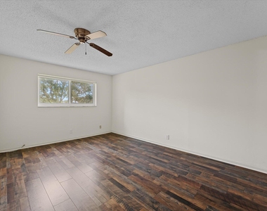719 Lori Drive - Photo Thumbnail 11