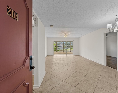 719 Lori Drive - Photo Thumbnail 2