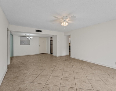 719 Lori Drive - Photo Thumbnail 9