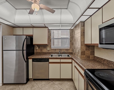 719 Lori Drive - Photo Thumbnail 4