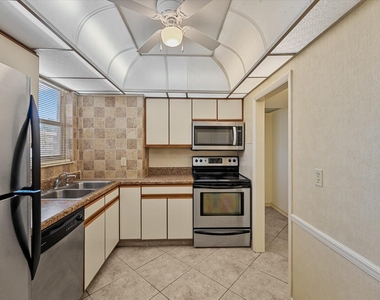 719 Lori Drive - Photo Thumbnail 3