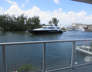1401 N Riverside Drive - Photo Thumbnail 9