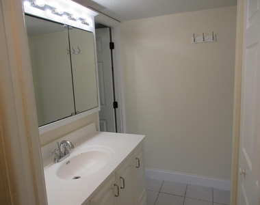 1401 N Riverside Drive - Photo Thumbnail 18