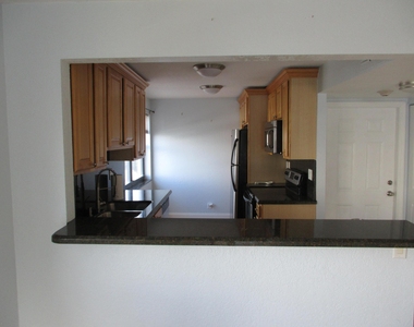 1401 N Riverside Drive - Photo Thumbnail 13