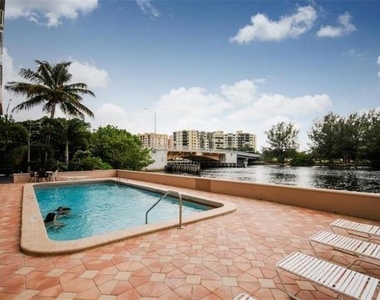 1401 N Riverside Drive - Photo Thumbnail 2