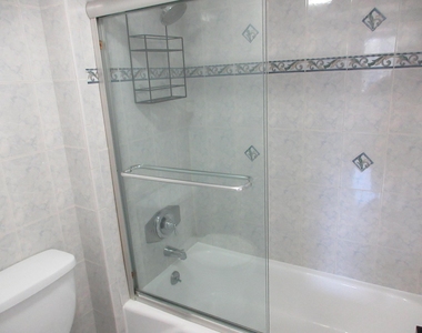 1401 N Riverside Drive - Photo Thumbnail 17