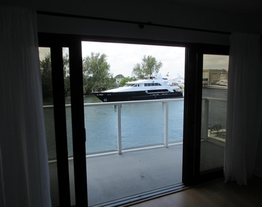 1401 N Riverside Drive - Photo Thumbnail 10