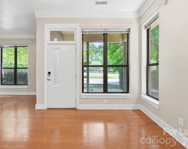 3435 Spencer Street - Photo Thumbnail 4