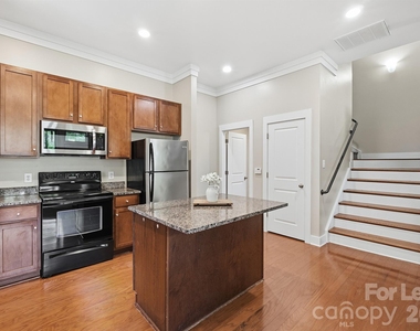 3435 Spencer Street - Photo Thumbnail 5