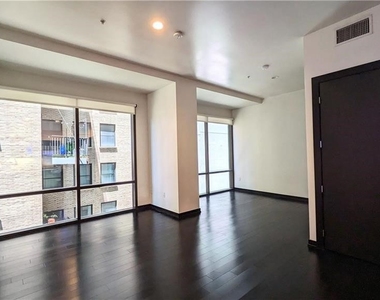 655 S Hope Street - Photo Thumbnail 3