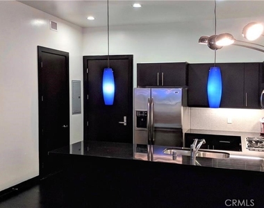 655 S Hope Street - Photo Thumbnail 1