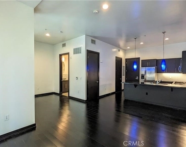 655 S Hope Street - Photo Thumbnail 5