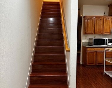 300 Lampman Way - Photo Thumbnail 8