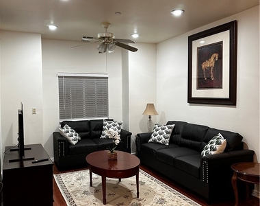 300 Lampman Way - Photo Thumbnail 1