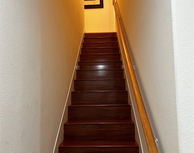 300 Lampman Way - Photo Thumbnail 7