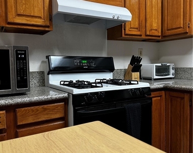 300 Lampman Way - Photo Thumbnail 24