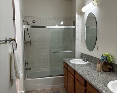 300 Lampman Way - Photo Thumbnail 12