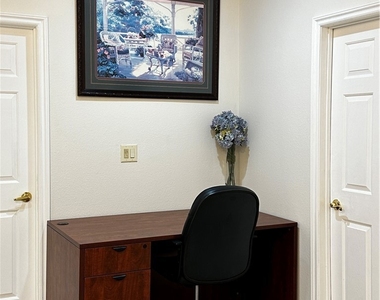 300 Lampman Way - Photo Thumbnail 14