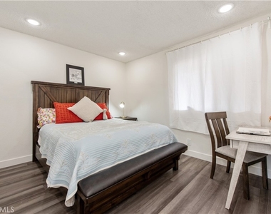 450 E 4th - Photo Thumbnail 7