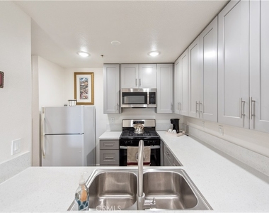 450 E 4th - Photo Thumbnail 1