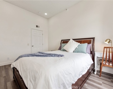 450 E 4th - Photo Thumbnail 11
