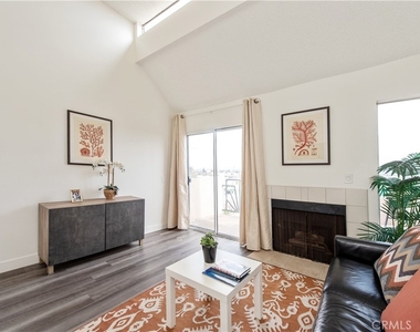 450 E 4th - Photo Thumbnail 5