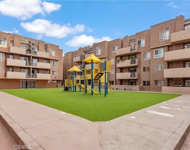 450 E 4th - Photo Thumbnail 16