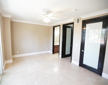 18245 Burbank - Photo Thumbnail 10