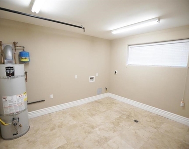 18245 Burbank - Photo Thumbnail 19