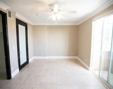 18245 Burbank - Photo Thumbnail 9