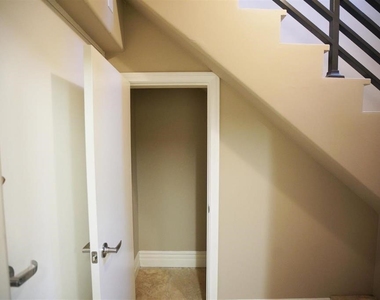 18245 Burbank - Photo Thumbnail 17