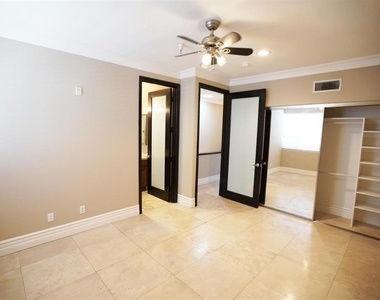 18245 Burbank - Photo Thumbnail 16