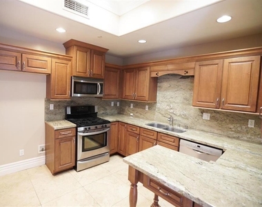18245 Burbank - Photo Thumbnail 5