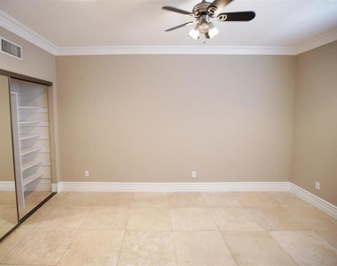 18245 Burbank - Photo Thumbnail 15