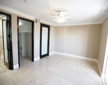 18245 Burbank - Photo Thumbnail 8