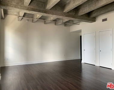 727 W 7th Street - Photo Thumbnail 5