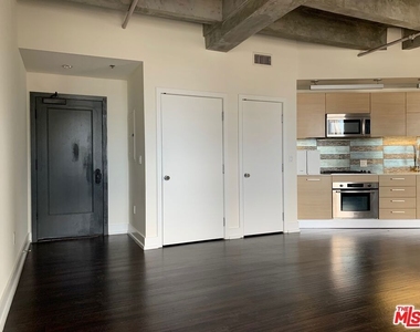 727 W 7th Street - Photo Thumbnail 2