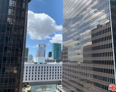 727 W 7th Street - Photo Thumbnail 6
