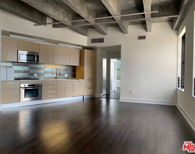 727 W 7th Street - Photo Thumbnail 1