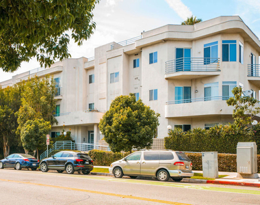 1325 Arizona Avenue - Photo Thumbnail 12