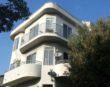 1325 Arizona Avenue - Photo Thumbnail 70
