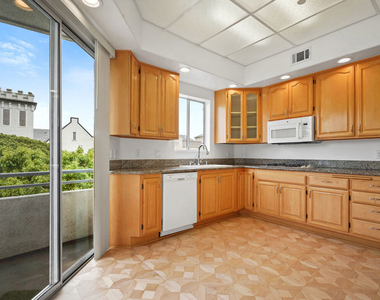 1325 Arizona Avenue - Photo Thumbnail 9